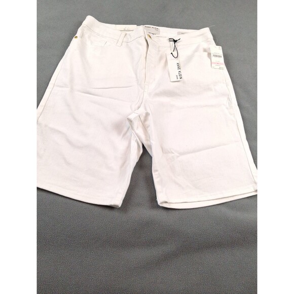Anne Klein Women’s White Bermuda Shorts Size 10 NWT Pockets 4” Inseam - Picture 1 of 16
